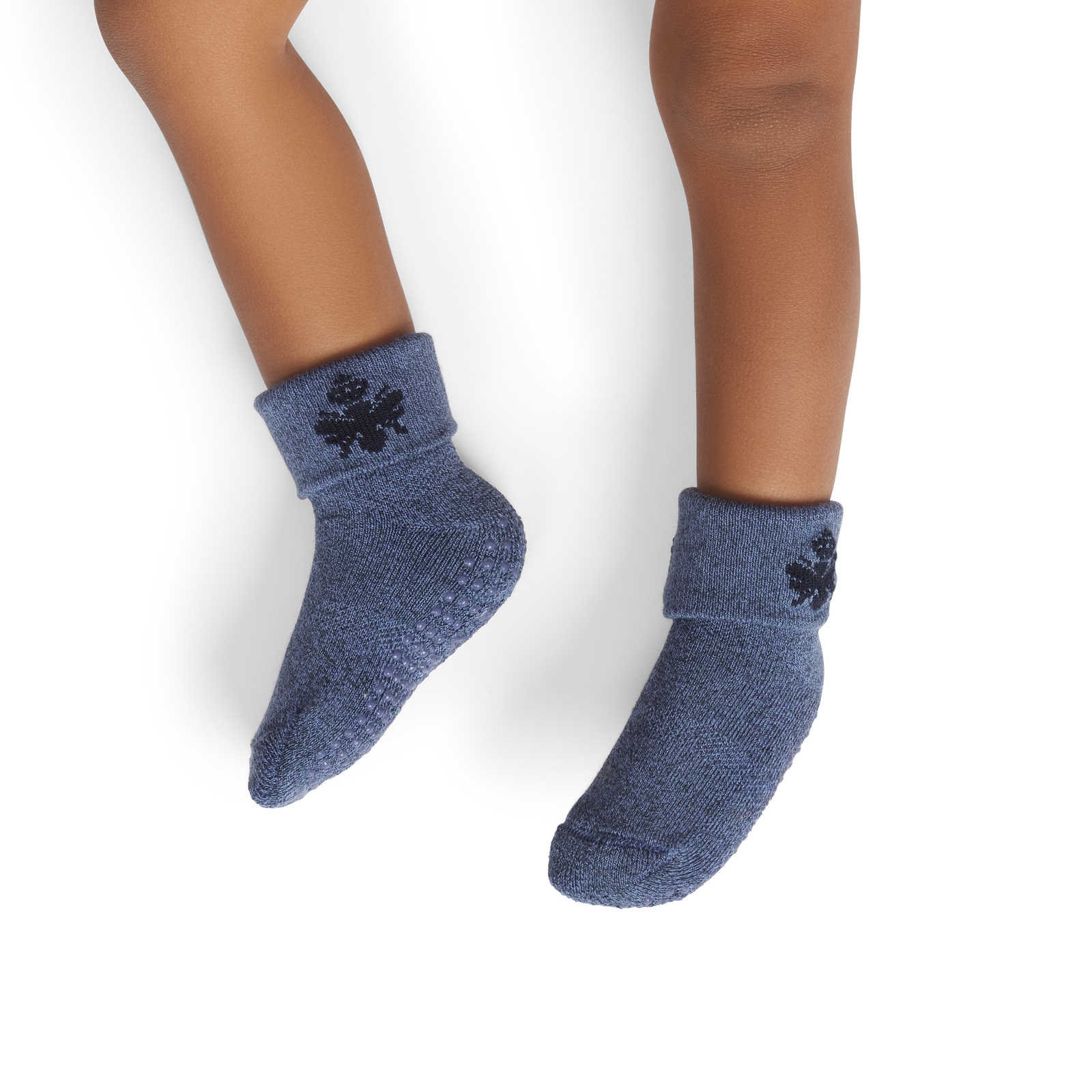 official-bombas::10272-oysterblue-pebble-baby-6-12m-unisex-onmodel-2-transparent.png