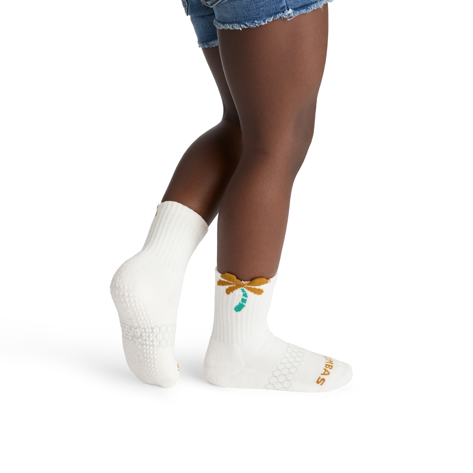 official-bombas::10465-softwhite-junior-unisex-onmodel-2-transparent.png