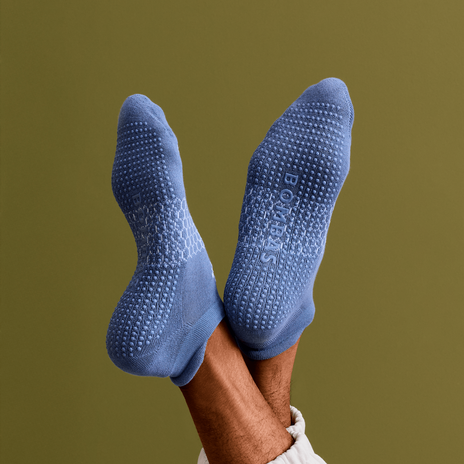 official-bombas::7880-oysterblue-adult-male-onmodel-0-transparent-v3.png