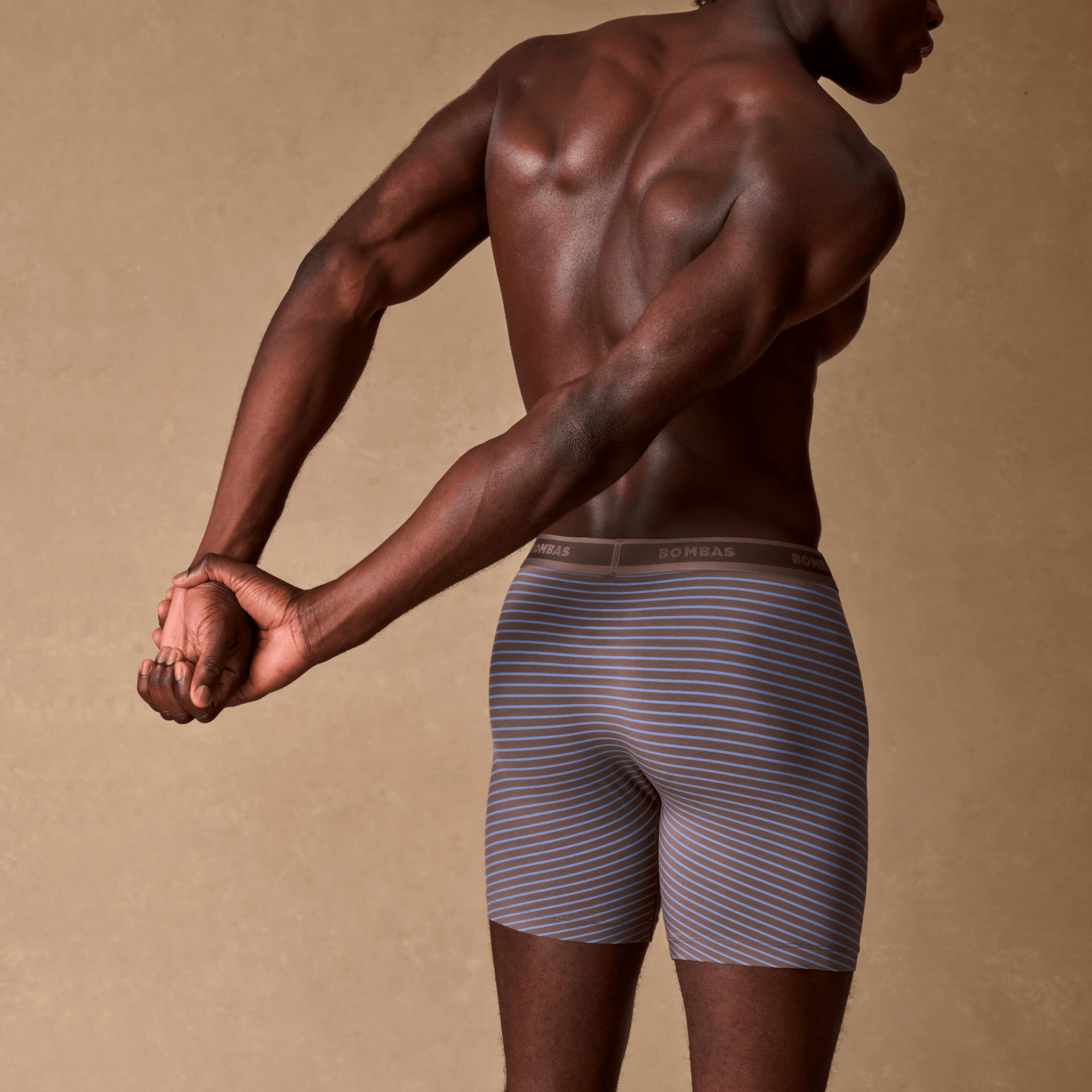 official-bombas::8287-mushroomgrey-oysterbluestripe-adult-male-onmodel-0-transparent-v3.png