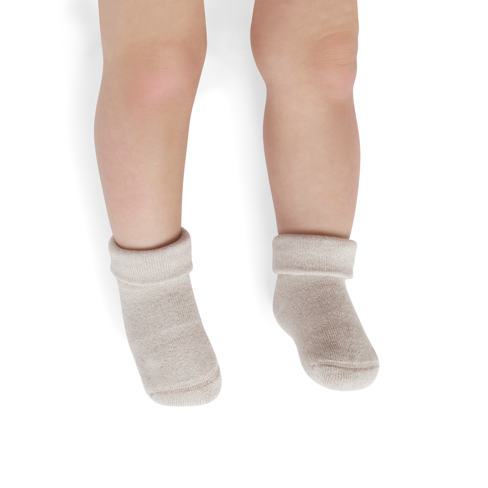 official-bombas::8867-naturaltaupe-softwhite-baby-0-6-unisex-onmodel-2-transparent.png