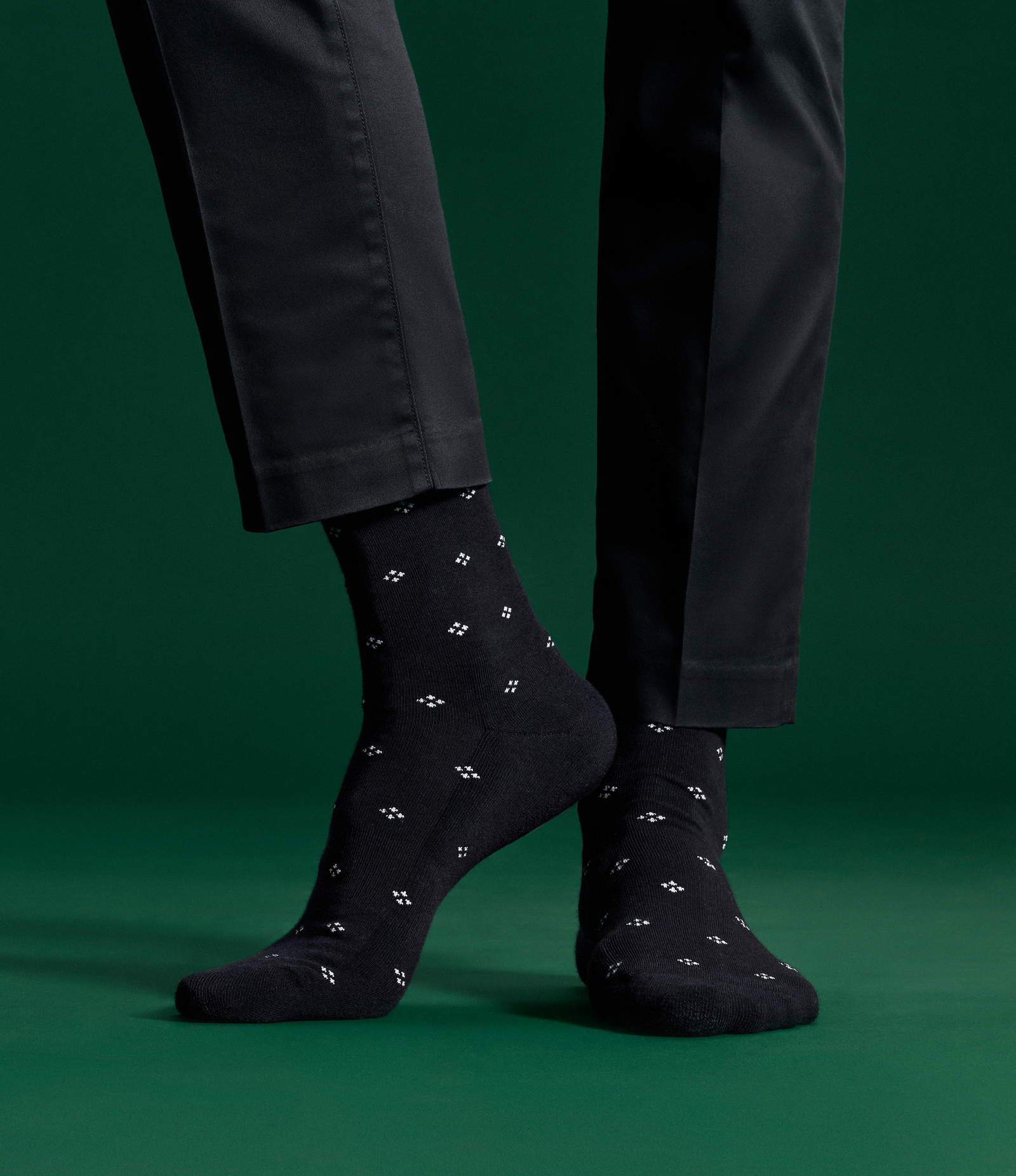 official-bombas::9131-nightfallnavy-adult-male-onmodel-0-transparent.png
