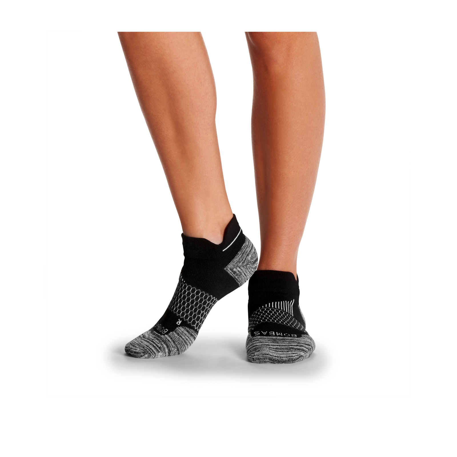 official-bombas::black-onmodel-2-transparent_805139e1-79b4-4a23-bc17-136396f377c0.png